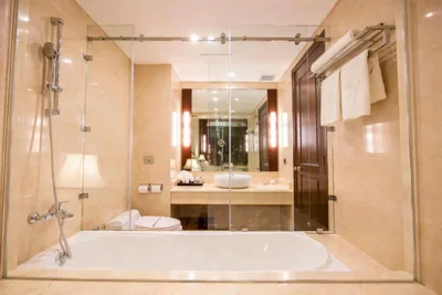 Deluxe Double Room with Sea View — Sai Gon Ha Long Hotel